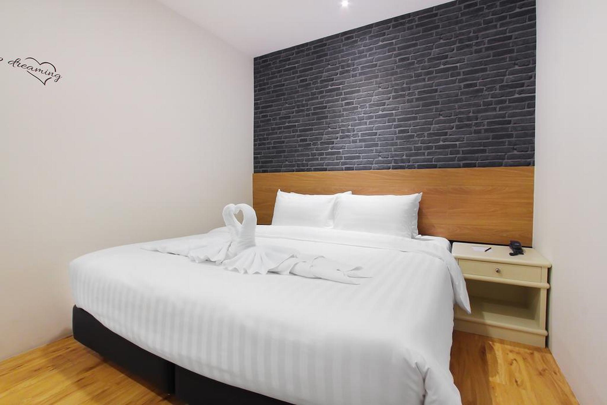 Pula Silom Hotel Bangkok Ngoại thất bức ảnh